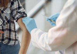 Chrudimské očkovací místo z technických důvodů neočkuje neregistrované
